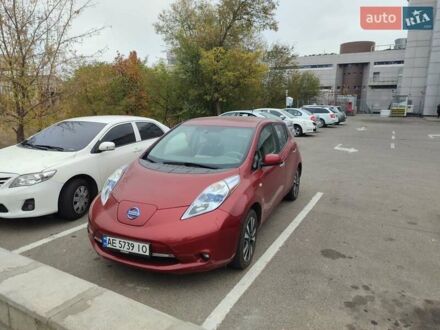 Ніссан Ліф 2012 у Дніпро (Дніпропетровську) на Automoto.ua Червоний Ніссан Ліф, об'ємом двигуна 0 л та пробігом 97 тис. км за 4200 $, фото 1 на Automoto.ua