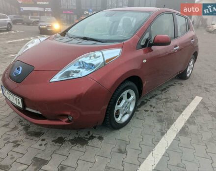 Красный Ниссан Лиф, объемом двигателя 0 л и пробегом 159 тыс. км за 4900 $, фото 1 на Automoto.ua