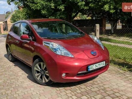 Ниссан Лиф 2013 в Луцке на Automoto.ua Красный Ниссан Лиф, объемом двигателя 0 л и пробегом 159 тыс. км за 6400 $, фото 1 на Automoto.ua
