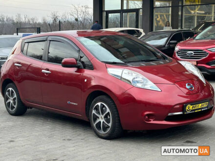 Ніссан Ліф 2013 у Чернівцях на Automoto.ua Червоний Ніссан Ліф, об'ємом двигуна 24 л та пробігом 150 тис. км за 6300 $, фото 1 на Automoto.ua