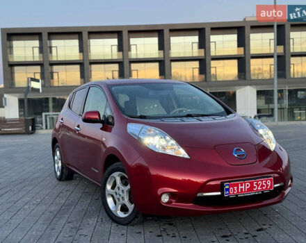 Красный Ниссан Лиф, объемом двигателя 0 л и пробегом 95 тыс. км за 5400 $, фото 1 на Automoto.ua