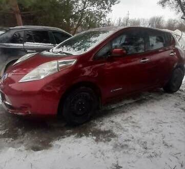 Красный Ниссан Лиф, объемом двигателя 0 л и пробегом 120 тыс. км за 7000 $, фото 1 на Automoto.ua