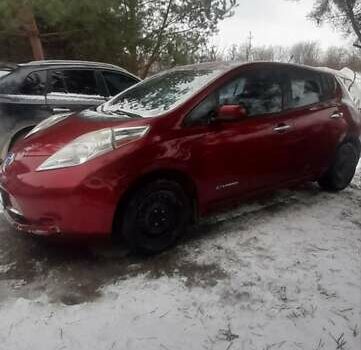 Красный Ниссан Лиф, объемом двигателя 0 л и пробегом 120 тыс. км за 7000 $, фото 1 на Automoto.ua