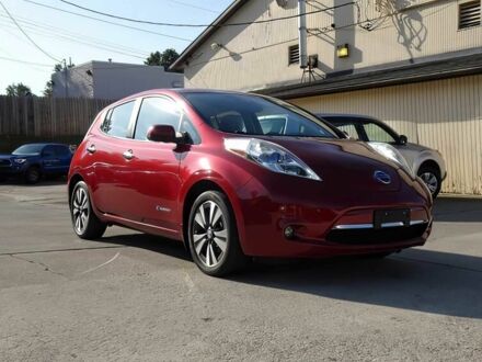 Красный Ниссан Лиф, объемом двигателя 0 л и пробегом 85 тыс. км за 4700 $, фото 1 на Automoto.ua