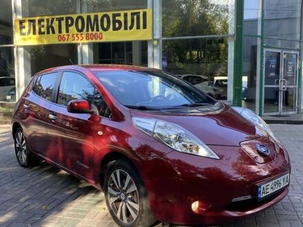 Ніссан Ліф 2014 у Дніпро (Дніпропетровську) на Automoto.ua Червоний Ніссан Ліф, об'ємом двигуна 0 л та пробігом 95 тис. км за 8700 $, фото 1 на Automoto.ua
