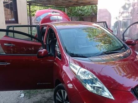 Ниссан Лиф 2014 в Кривом Роге на Automoto.ua Красный Ниссан Лиф, объемом двигателя 0 л и пробегом 155 тыс. км за 7700 $, фото 1 на Automoto.ua