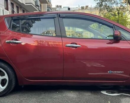 Ниссан Лиф 2014 в Киеве на Automoto.ua Красный Ниссан Лиф, объемом двигателя 0 л и пробегом 165 тыс. км за 7100 $, фото 1 на Automoto.ua