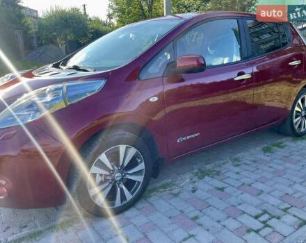 Ниссан Лиф 2014 в Виннице на Automoto.ua Красный Ниссан Лиф, объемом двигателя 0 л и пробегом 114 тыс. км за 6950 $, фото 1 на Automoto.ua