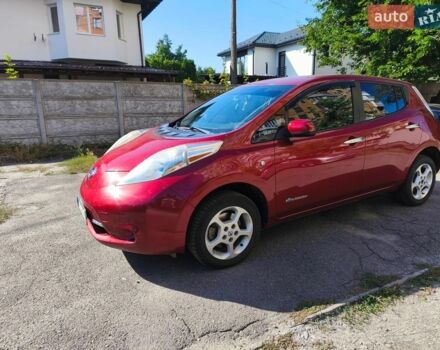Красный Ниссан Лиф, объемом двигателя 0 л и пробегом 206 тыс. км за 8999 $, фото 1 на Automoto.ua