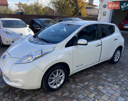 Красный Ниссан Лиф, объемом двигателя 0 л и пробегом 125 тыс. км за 6290 $, фото 1 на Automoto.ua