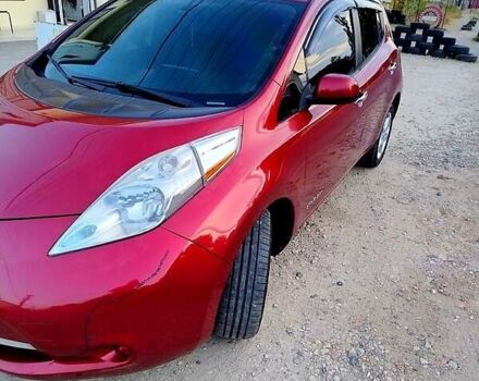 Красный Ниссан Лиф, объемом двигателя 0 л и пробегом 195 тыс. км за 6000 $, фото 1 на Automoto.ua