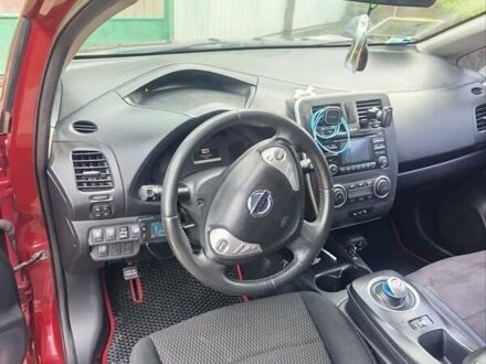 Червоний Ніссан Ліф, об'ємом двигуна 0 л та пробігом 129 тис. км за 6000 $, фото 1 на Automoto.ua