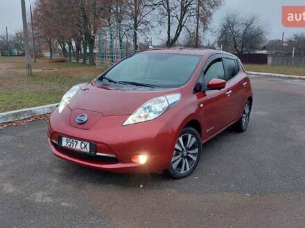 Красный Ниссан Лиф, объемом двигателя 0 л и пробегом 67 тыс. км за 7500 $, фото 1 на Automoto.ua