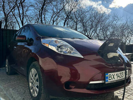 Красный Ниссан Лиф, объемом двигателя 0 л и пробегом 99 тыс. км за 7500 $, фото 1 на Automoto.ua