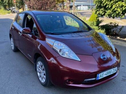 Красный Ниссан Лиф, объемом двигателя 0 л и пробегом 74 тыс. км за 7500 $, фото 1 на Automoto.ua