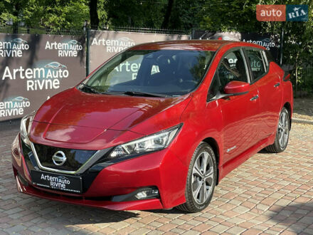 Красный Ниссан Лиф, объемом двигателя 0 л и пробегом 117 тыс. км за 12000 $, фото 1 на Automoto.ua