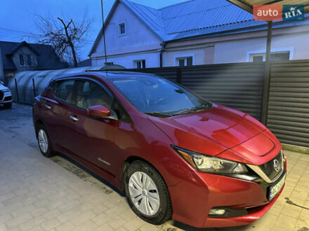 Красный Ниссан Лиф, объемом двигателя 0 л и пробегом 134 тыс. км за 12500 $, фото 1 на Automoto.ua