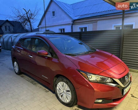 Красный Ниссан Лиф, объемом двигателя 0 л и пробегом 134 тыс. км за 12500 $, фото 1 на Automoto.ua