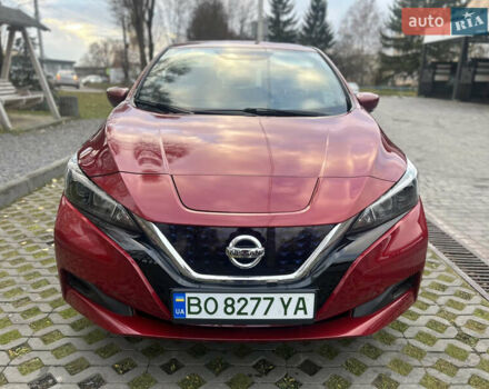 Красный Ниссан Лиф, объемом двигателя 0 л и пробегом 62 тыс. км за 11990 $, фото 1 на Automoto.ua