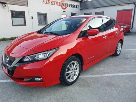 Красный Ниссан Лиф, объемом двигателя 0 л и пробегом 81 тыс. км за 10100 $, фото 1 на Automoto.ua