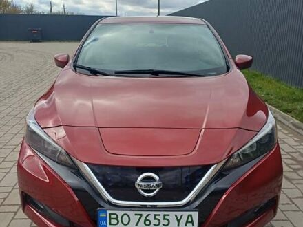 Красный Ниссан Лиф, объемом двигателя 0 л и пробегом 29 тыс. км за 20100 $, фото 1 на Automoto.ua