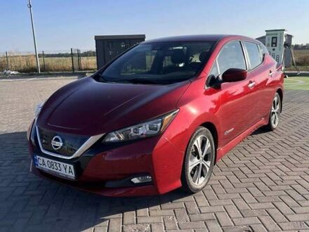 Красный Ниссан Лиф, объемом двигателя 0 л и пробегом 100 тыс. км за 12500 $, фото 1 на Automoto.ua