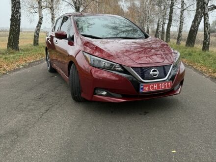 Красный Ниссан Лиф, объемом двигателя 4 л и пробегом 29 тыс. км за 12300 $, фото 1 на Automoto.ua