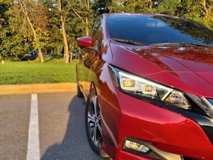 Красный Ниссан Лиф, объемом двигателя 0 л и пробегом 54 тыс. км за 15000 $, фото 1 на Automoto.ua