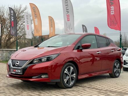 Красный Ниссан Лиф, объемом двигателя 0 л и пробегом 81 тыс. км за 14199 $, фото 1 на Automoto.ua