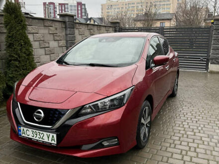 Красный Ниссан Лиф, объемом двигателя 0 л и пробегом 48 тыс. км за 14000 $, фото 1 на Automoto.ua