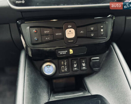 Ниссан Лиф, объемом двигателя 0 л и пробегом 179 тыс. км за 12800 $, фото 24 на Automoto.ua