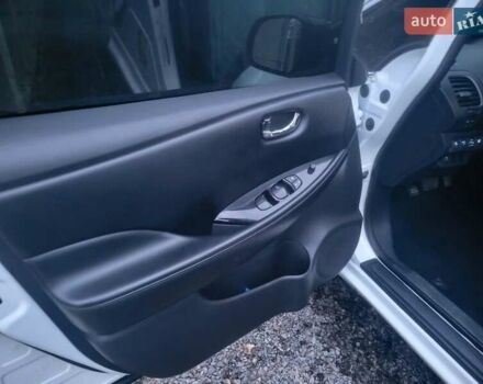 Желтый Ниссан Лиф, объемом двигателя 0 л и пробегом 135 тыс. км за 7200 $, фото 12 на Automoto.ua