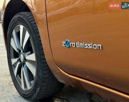 Желтый Ниссан Лиф, объемом двигателя 0 л и пробегом 182 тыс. км за 7000 $, фото 15 на Automoto.ua