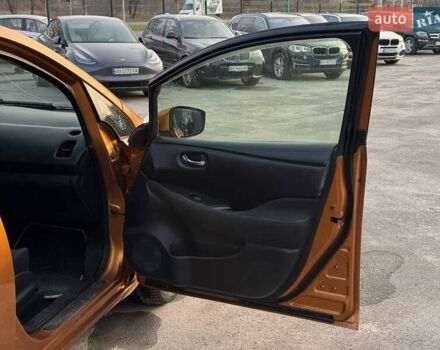 Желтый Ниссан Лиф, объемом двигателя 0 л и пробегом 182 тыс. км за 7000 $, фото 36 на Automoto.ua