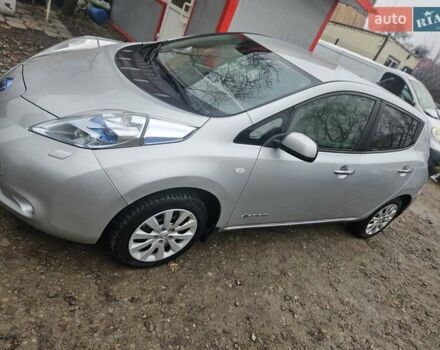 Серый Ниссан Лиф, объемом двигателя 0 л и пробегом 140 тыс. км за 4500 $, фото 23 на Automoto.ua