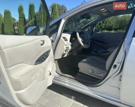 Сірий Ніссан Ліф, об'ємом двигуна 0 л та пробігом 132 тис. км за 5500 $, фото 17 на Automoto.ua