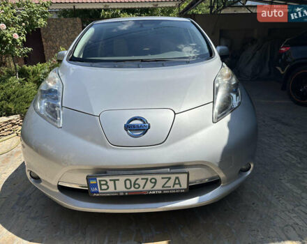 Сірий Ніссан Ліф, об'ємом двигуна 0 л та пробігом 115 тис. км за 5200 $, фото 1 на Automoto.ua