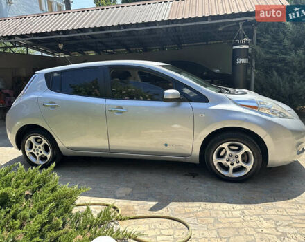 Сірий Ніссан Ліф, об'ємом двигуна 0 л та пробігом 115 тис. км за 5200 $, фото 3 на Automoto.ua