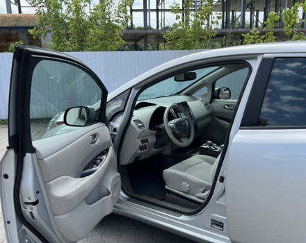 Серый Ниссан Лиф, объемом двигателя 0 л и пробегом 99 тыс. км за 9600 $, фото 6 на Automoto.ua