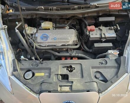 Сірий Ніссан Ліф, об'ємом двигуна 0 л та пробігом 126 тис. км за 4400 $, фото 15 на Automoto.ua