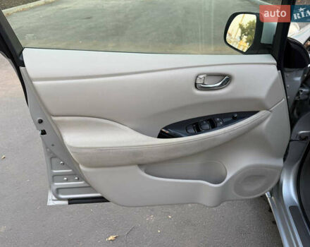 Серый Ниссан Лиф, объемом двигателя 0 л и пробегом 136 тыс. км за 5000 $, фото 15 на Automoto.ua