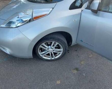 Серый Ниссан Лиф, объемом двигателя 0 л и пробегом 105 тыс. км за 5000 $, фото 5 на Automoto.ua