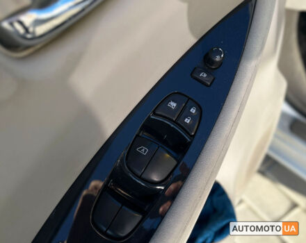 Ниссан Лиф 2012 в Мукачеве на Automoto.ua Серый Ниссан Лиф, объемом двигателя 24 л и пробегом 103 тыс. км за 6200 $, фото 11 на Automoto.ua