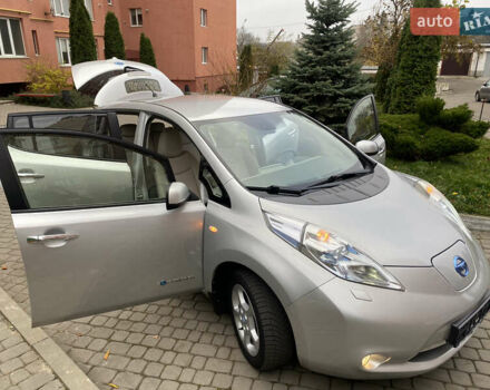 Сірий Ніссан Ліф, об'ємом двигуна 0 л та пробігом 118 тис. км за 5500 $, фото 12 на Automoto.ua