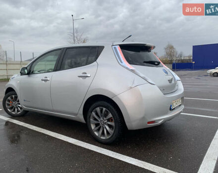 Серый Ниссан Лиф, объемом двигателя 0 л и пробегом 68 тыс. км за 5300 $, фото 5 на Automoto.ua