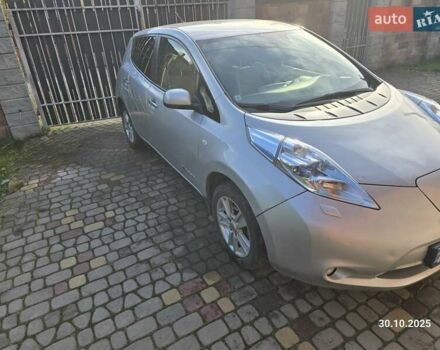 Сірий Ніссан Ліф, об'ємом двигуна 0 л та пробігом 126 тис. км за 4400 $, фото 4 на Automoto.ua