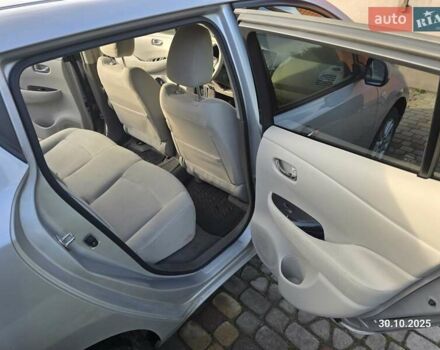 Сірий Ніссан Ліф, об'ємом двигуна 0 л та пробігом 126 тис. км за 4400 $, фото 11 на Automoto.ua