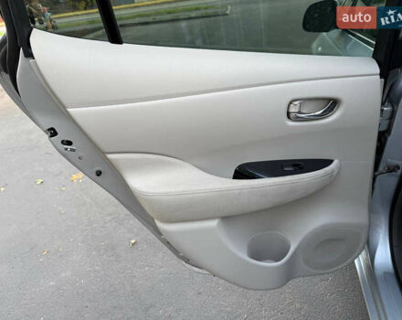 Серый Ниссан Лиф, объемом двигателя 0 л и пробегом 136 тыс. км за 5000 $, фото 19 на Automoto.ua