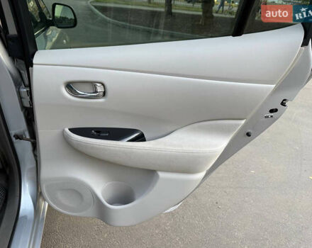 Серый Ниссан Лиф, объемом двигателя 0 л и пробегом 136 тыс. км за 5000 $, фото 23 на Automoto.ua