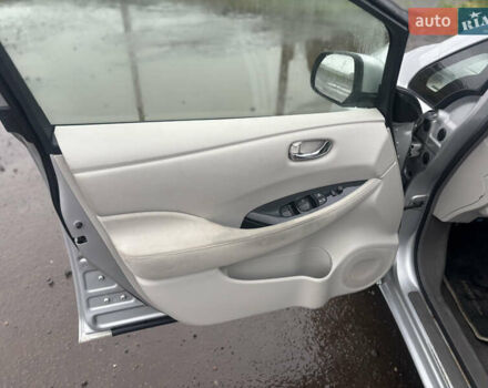 Сірий Ніссан Ліф, об'ємом двигуна 0 л та пробігом 99 тис. км за 3950 $, фото 13 на Automoto.ua